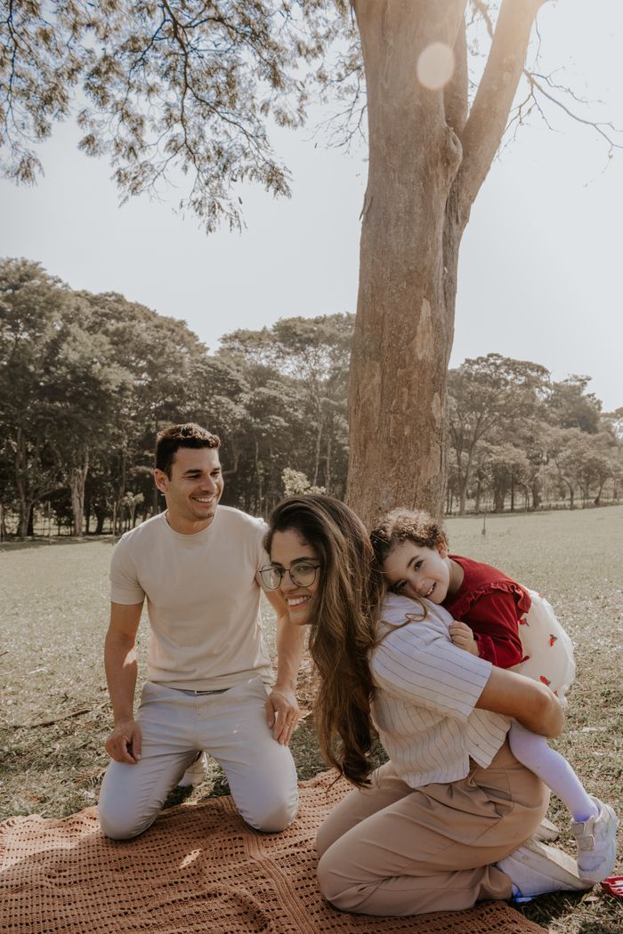 A joyful family enjoying a sunny day in a São Paulo park, highlighting togetherness and outdoor fun.